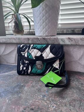 NWT Vera Bradley Green Black and White Quilted Imperial Rose Wristlet